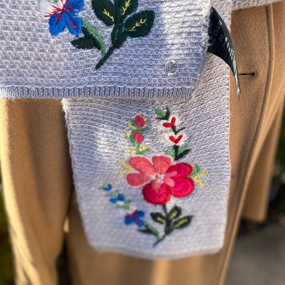 Chaos long scarf with vibrant floral embroidery warm wool & acrylic one size - Picture 3 of 7